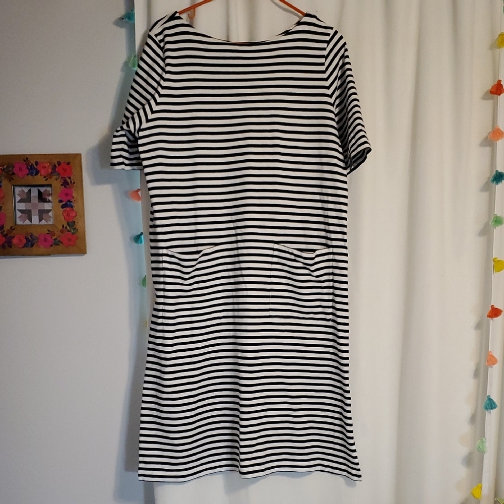 J. Jill Black and White Raglan Sheath Dress